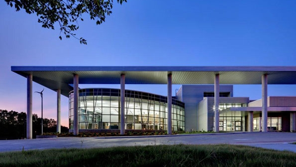 Lady Bird Johnson Middle School in Irving Texas uses renewabletechnology solutions including Bosch geothermal heat pumps and educates students regarding the environmental benefits