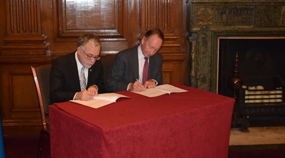 ASHRAE President Tim Wentz (left) and CIBSE President John Field sign agreement.