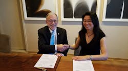 2016-17 ASHRAE President Tim Wentz and American Filtration and Separations Society Chair Christine Sun sign a new memorandum of understanding during ASHRAE&rsquo;s 2017 Annual Conference June 26.