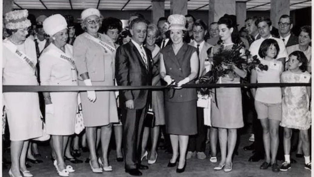 The PHCC Women's Auxiliary officially opens the exhibit hall at the 1966 convention in Atlantic City, NJ. (Smithsonian)
